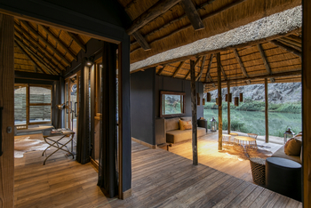 Serra Cafema Serra Cafema: Familienzimmer mit Schlafzimmer und Sofaecke