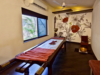 Tathastu Resort Pench: Massageliege