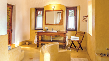 The Sarai at Toria: Waschtisch