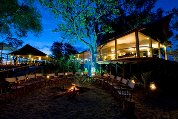 Toka Leya Camp Toka Leya Camp: Lagerfeuer vor Camp