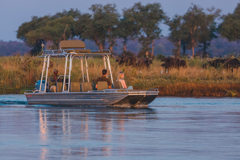 Classic Zambia Safaris Classic Zambia Safaris: Motorbootexkursion
