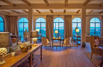 Governors' Mugie: Salon