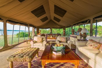 Honey Bear Bushcamp: Blick durchs Hauptzelt