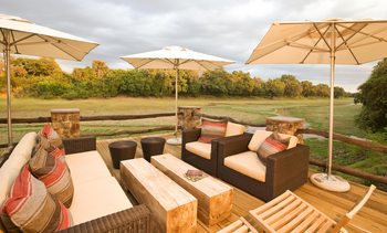 Mfuwe Lodge: Deck