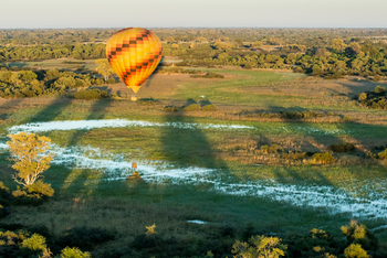 Vumbura Plains Camp: Ballon über Flutgebiet