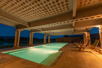 Waghoba Eco Lodge: Überdachter Pool