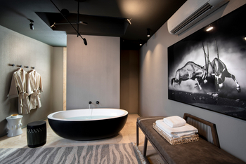 andBeyond Sossusvlei Desert Lodge: Bad im Spa