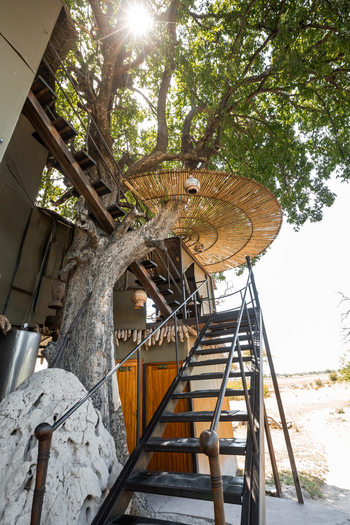 Jackalberry Camp: Treppe zum Turm