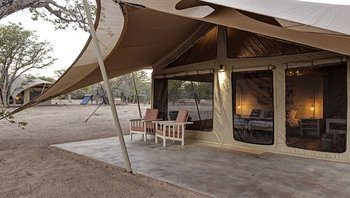 Malansrus Tented Camp Malansrus Tented Camp: Sessel unter dem Vordach