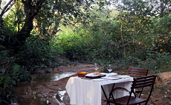 Samode Safari Lodge Samode Safari Lodge: Privates Dinner an einem Bachlauf