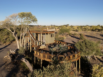Skybeds: Dining Platform - Schrägsicht