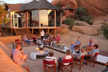 Spitzkoppen Lodge: Sundowner für die Gäste