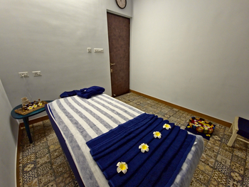 Tathastu Resort Tadoba: Massageliege