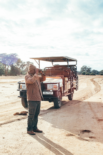 Anabezi Luxury Tented Camp: Guide