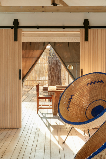 Belmond Savute Elephant Lodge Belmond Savute Elephant Lodge: Korb im Durchgang