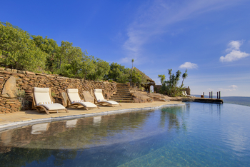 Elewana Loisaba Tented Camp: Zweiter Pool mit Liegestühlen