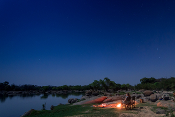 KaingU Safari Lodge: Lagerfeuer beim Sleep-Out
