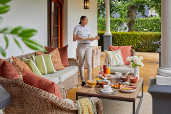 La Clé Village: Manoir - Frühstück auf dem Patio