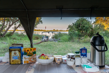 Losika Elephant Camp: Sonnenaufgang-Frühstück am Flussufer unter Canvas