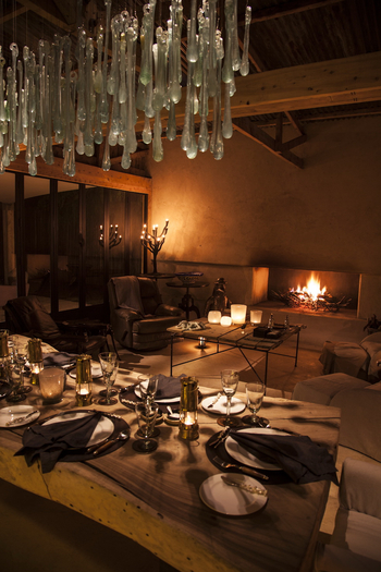 Segera Retreat: .Kaminfeuer