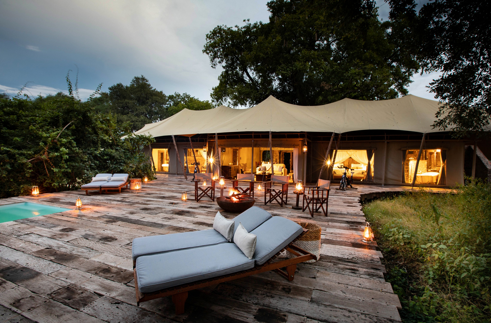 The Zanji Suite at Tembo Plains The Zanji Suite at Tembo Plains: Private Terasse
