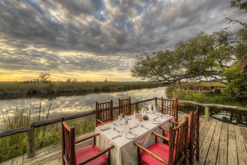 Camp Xakanaxa Camp Xakanaxa: Esstisch unter freiem Himmel