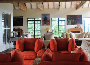 Clouds Mountain Gorilla Lodge: Sessel