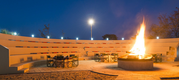 David Livingstone Safari Lodge: Feuer in der Boma