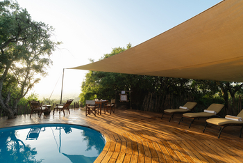 Elewana Serengeti Pioneer Camp: Swimming Pool und Sonnensegel