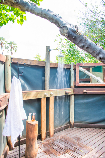 Gunn's Camp: Außendusche