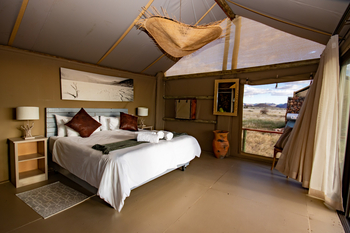 The Elegant Desert Camp: Gästebett