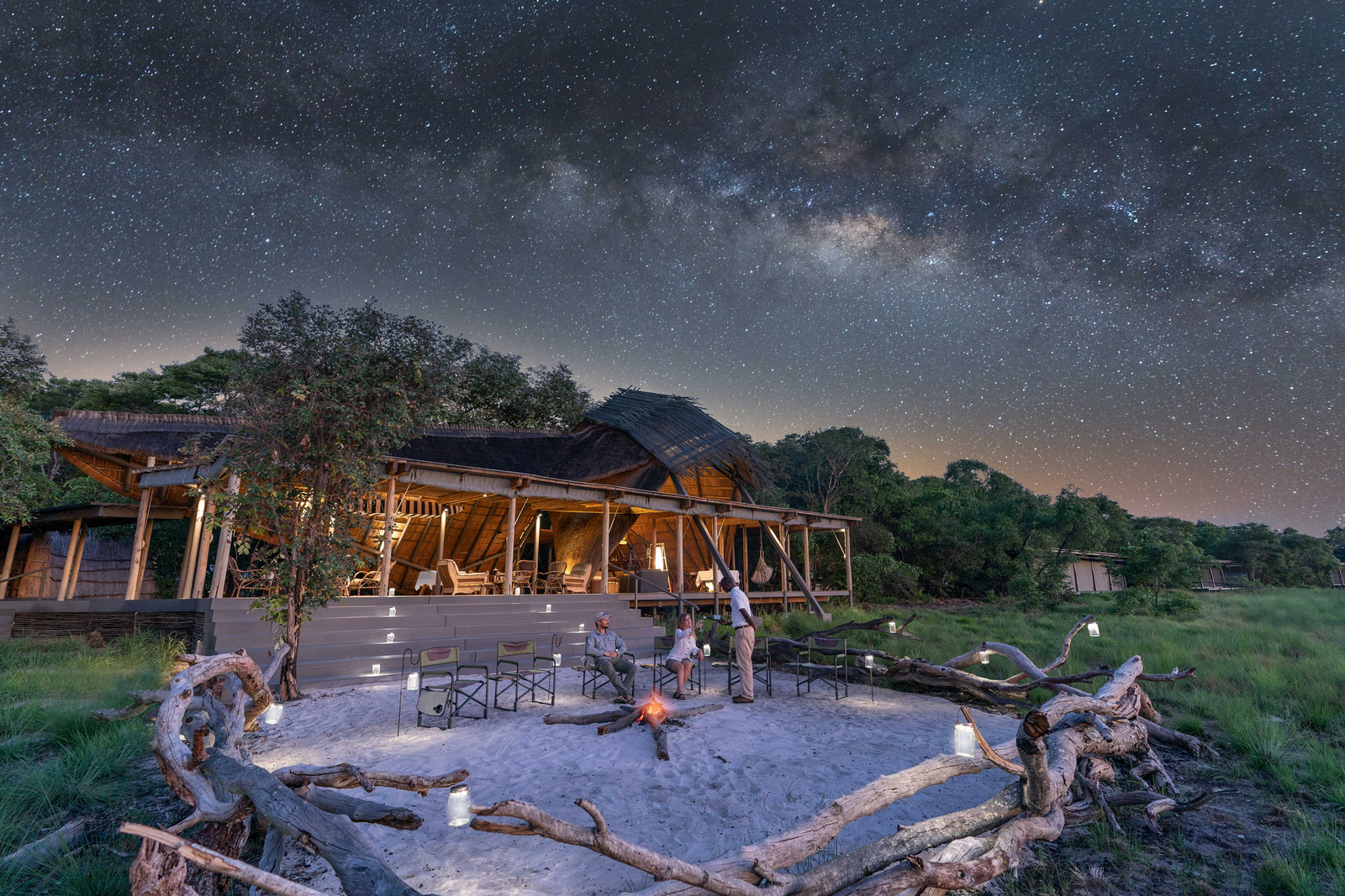 King Lewanika Lodge King Lewanika Lodge: Lagerfeuer unter dem Sternenhimmel