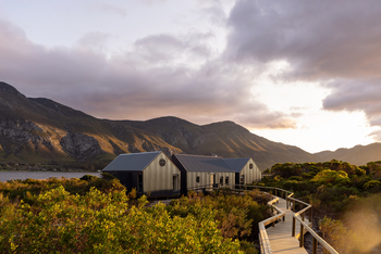 Coot Club: Boathouses - Außenansichten