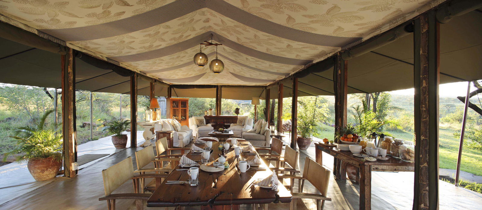 Richard's River Camp Richard's River Camp: Offenes Loungezelt