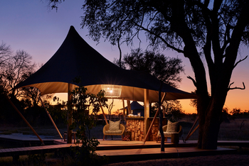 Tuludi Camp: Zeltdach am Eingang