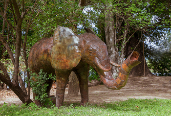 Ndhovu Safari Lodge: Metallelefant