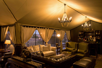 Ole Serai Camp Turner Springs: Lounge am Abend