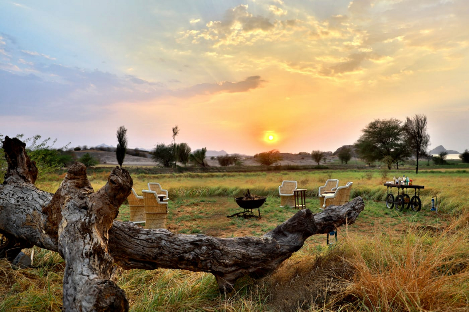 Amritara Jawai Sagar Amritara Jawai Sagar: Lagerfeuer