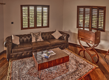 Deception Valley Lodge Deception Valley Lodge: Sofa und Teppich