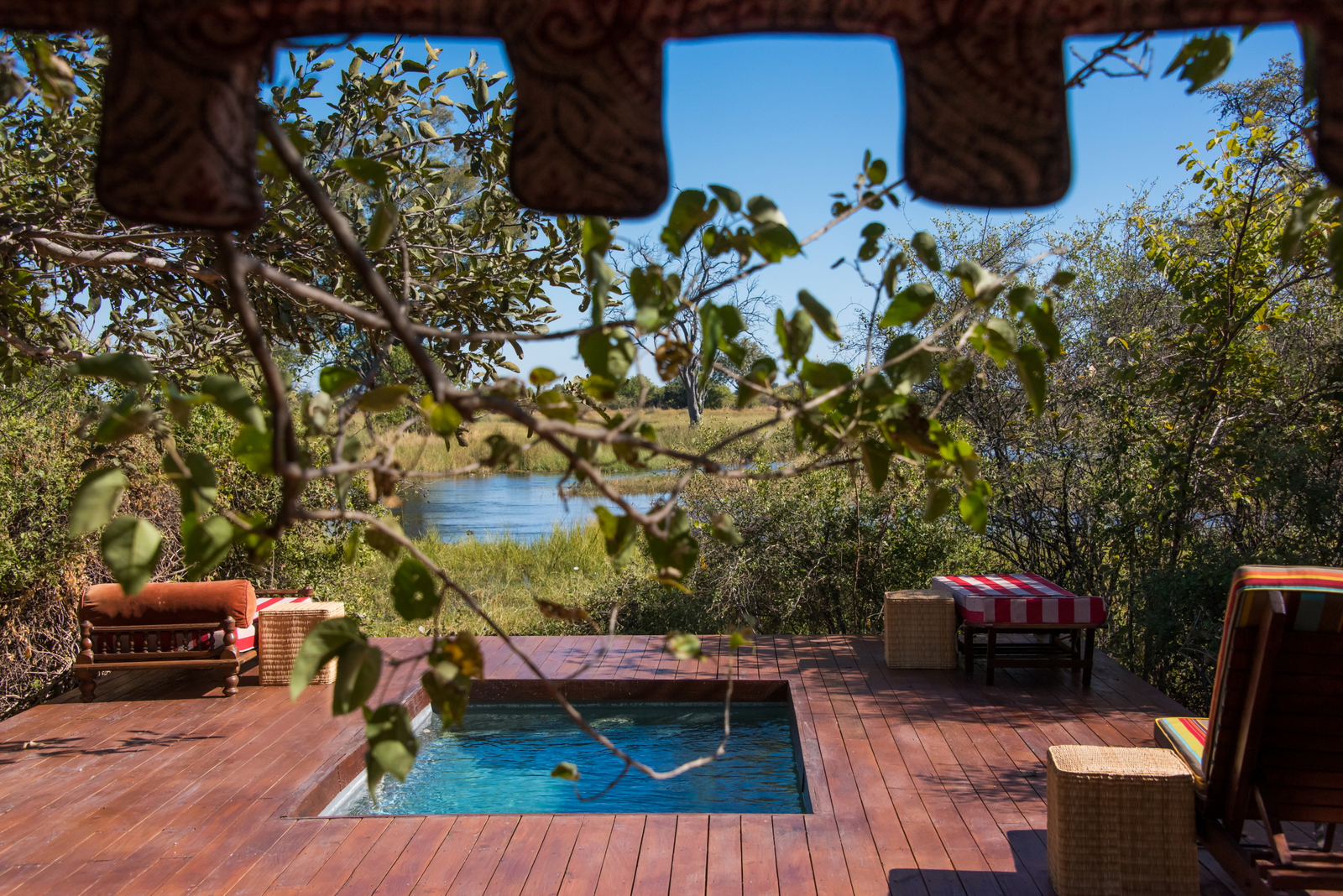 Duke's Camp Duke's Camp: Plunge Pool mit Liegestühlen