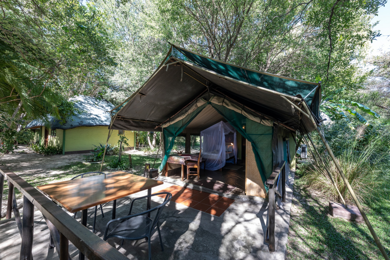 Mahangu Safari Lodge Mahangu Safari Lodge: Zelt mit Vordach