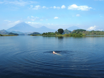 Mutanda Lake Resort: Schwimmer