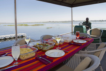 Ngoma Safari Lodge Ngoma Safari Lodge: Snacks an Bord