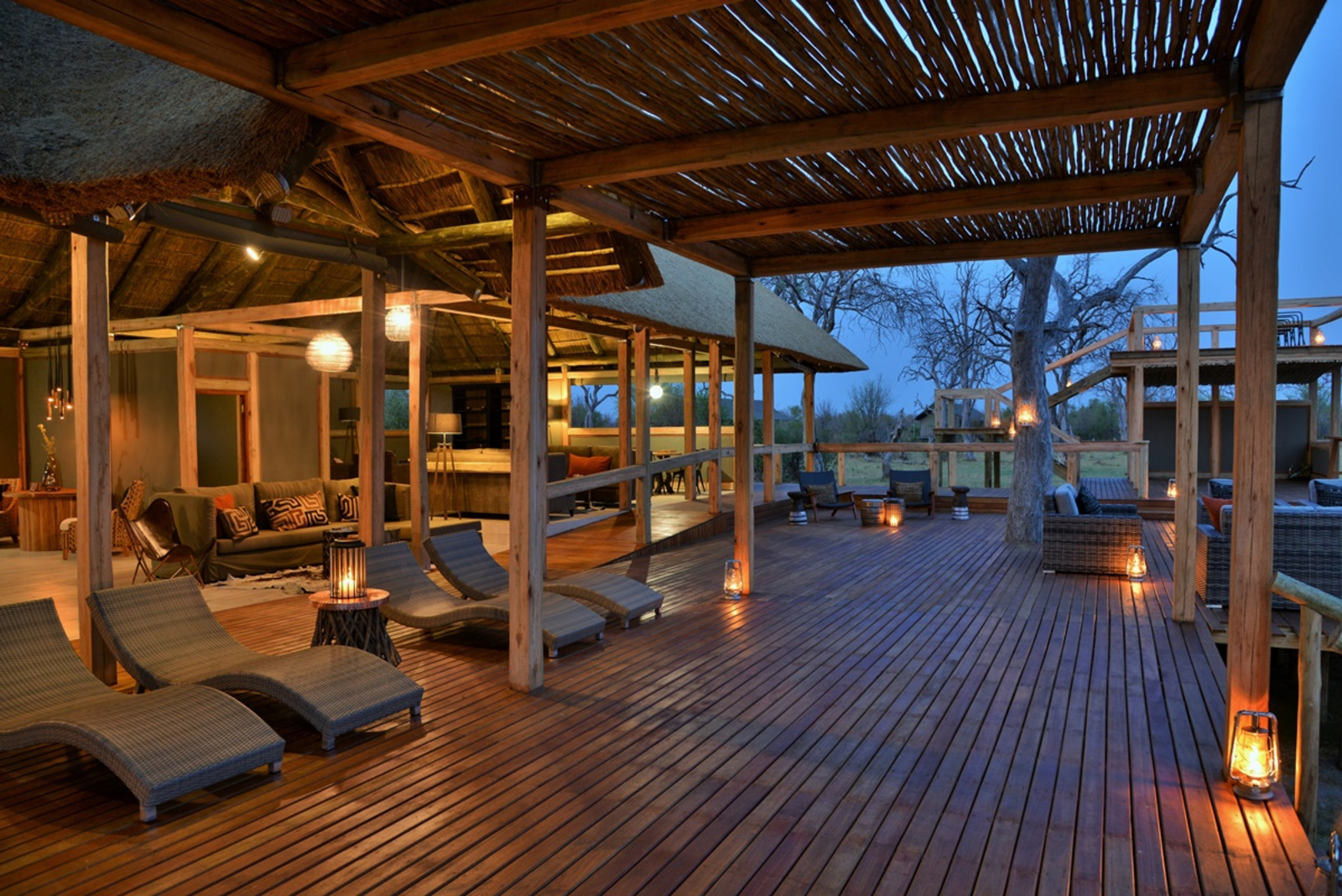 Nogatsaa Pans Chobe Lodge Nogatsaa Pans Chobe Lodge: Deck mit Schattendach