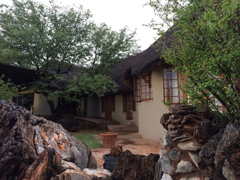 Okutala Lodge: Haupthaus