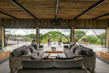Tarangire Elephant Springs Camp: Großzügige Sofas