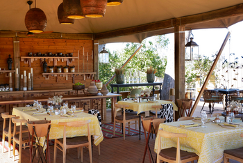 Tuludi Camp: Speisesaal