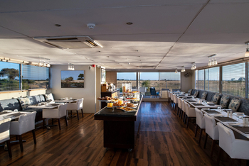 Zambezi Queen Zambezi Queen: Essbereich beim Frühstück