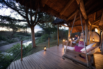 Basecamp Masai Mara: Private Terasse mit Laternen