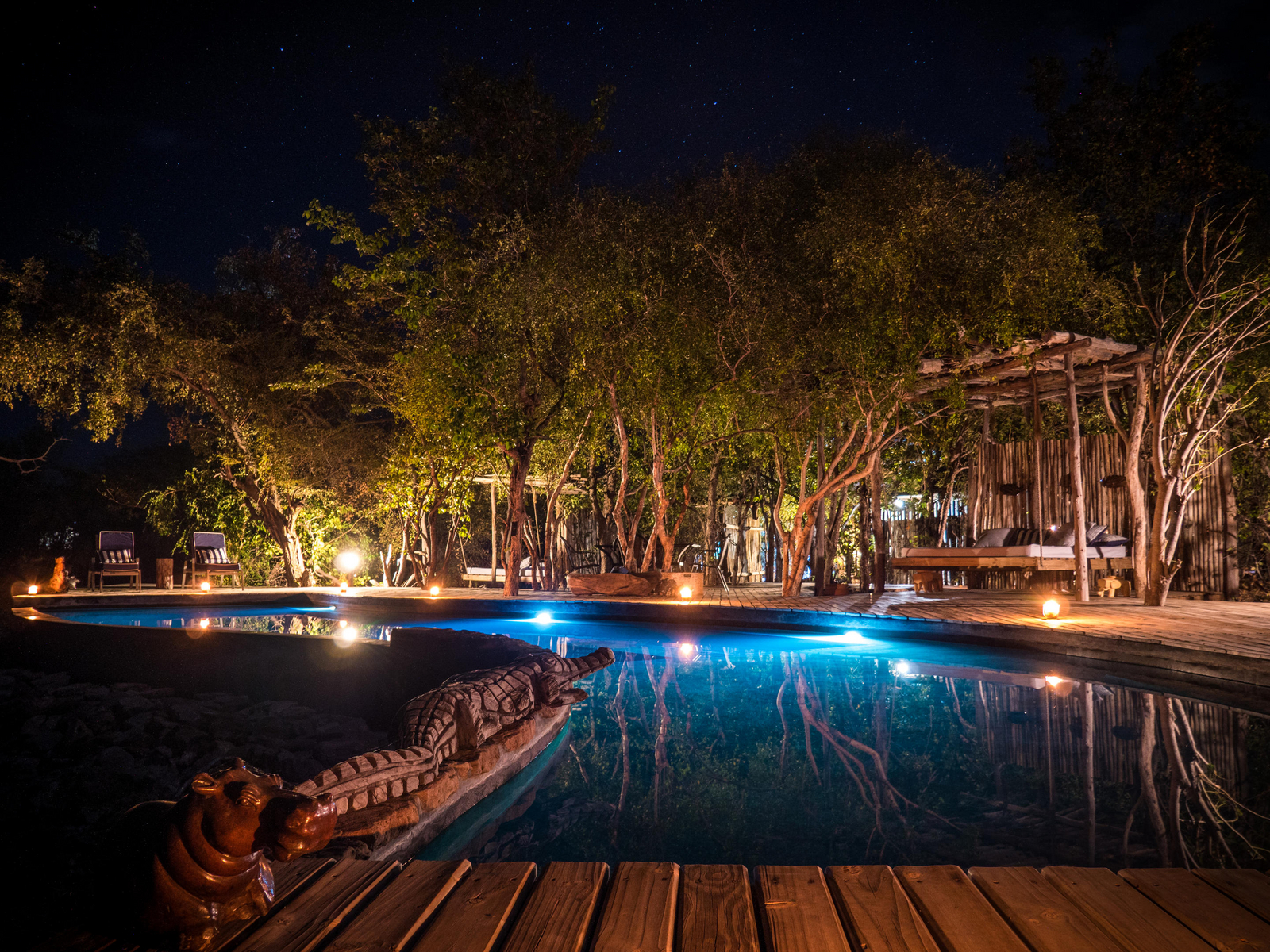 Changa Safari Camp Changa Safari Camp: Pool bei Nacht
